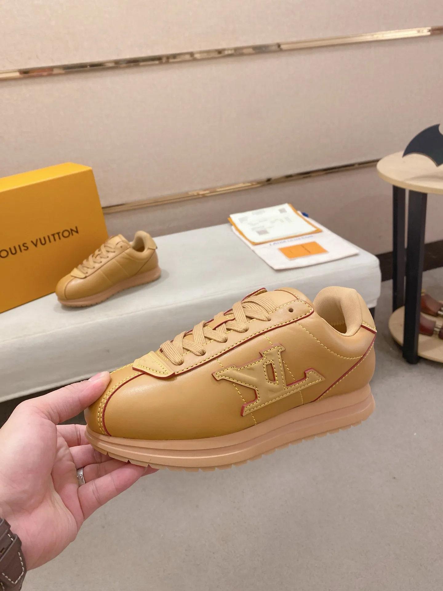 Men's shoes💰: Couple style 700💰LOUIS VUITTON Footint Soccer sneakers‼ ️ The top version, the same sneakers for LV couples. You will look fashionable when you wear them. This Footint Soccer sneaker was unveiled in the 2025 spring and summer series fashion show. The tongue is embellished with the Lvers United badge inspired by the football team. The rubber sole of the foot is decorated with multiple Louis Vuitton logos. The original latest packaging. Fabric: original imported cowhide. Lining: original imported breathable mesh. Foot pad: original injection molding pad. Outsole: original molded T combination outsole. Size: 35-45.